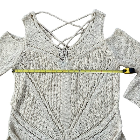 She + Sky Women’s Cold Shoulder Open Knit Sweater Size Large Off White Beige - Picture 4 of 7